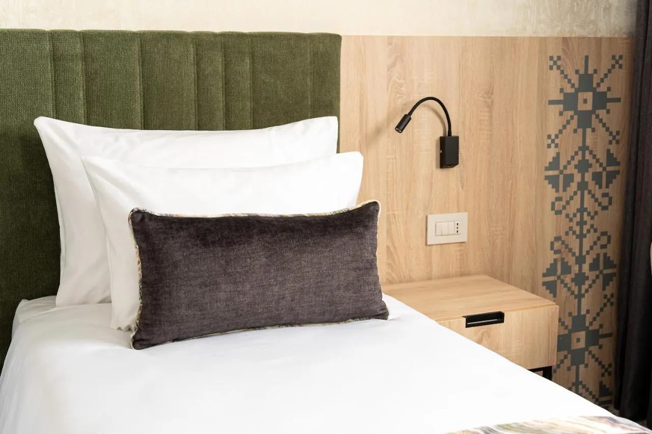Mercure Conacul Cozieni Pasarea 4*,
