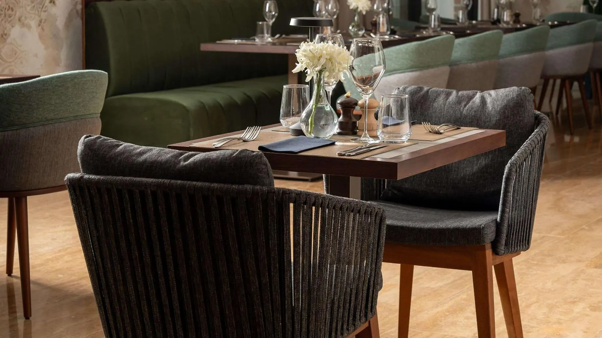 Hotel Mercure Conacul Cozieni Pasarea