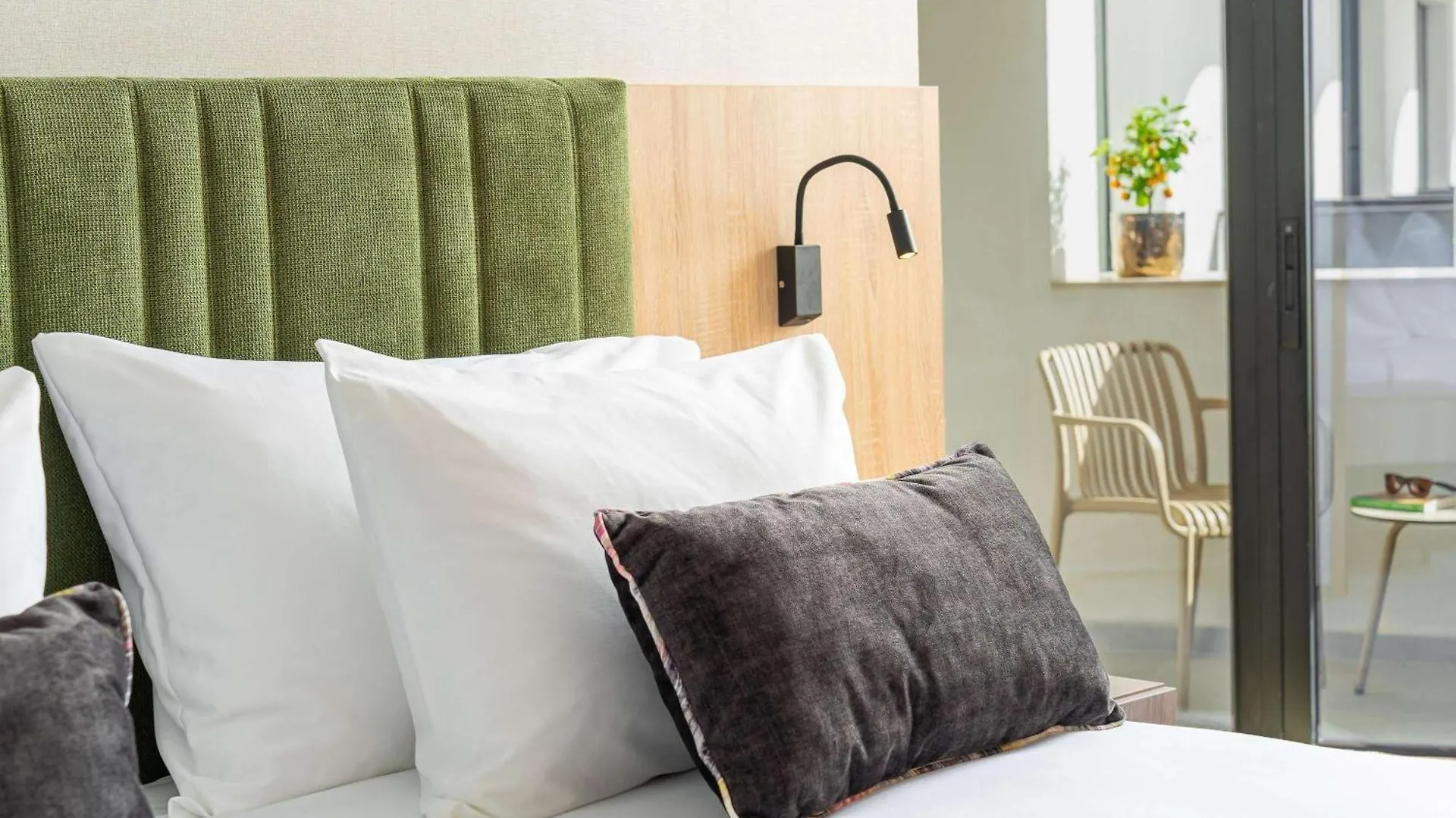 Mercure Conacul Cozieni Pasarea Hotel