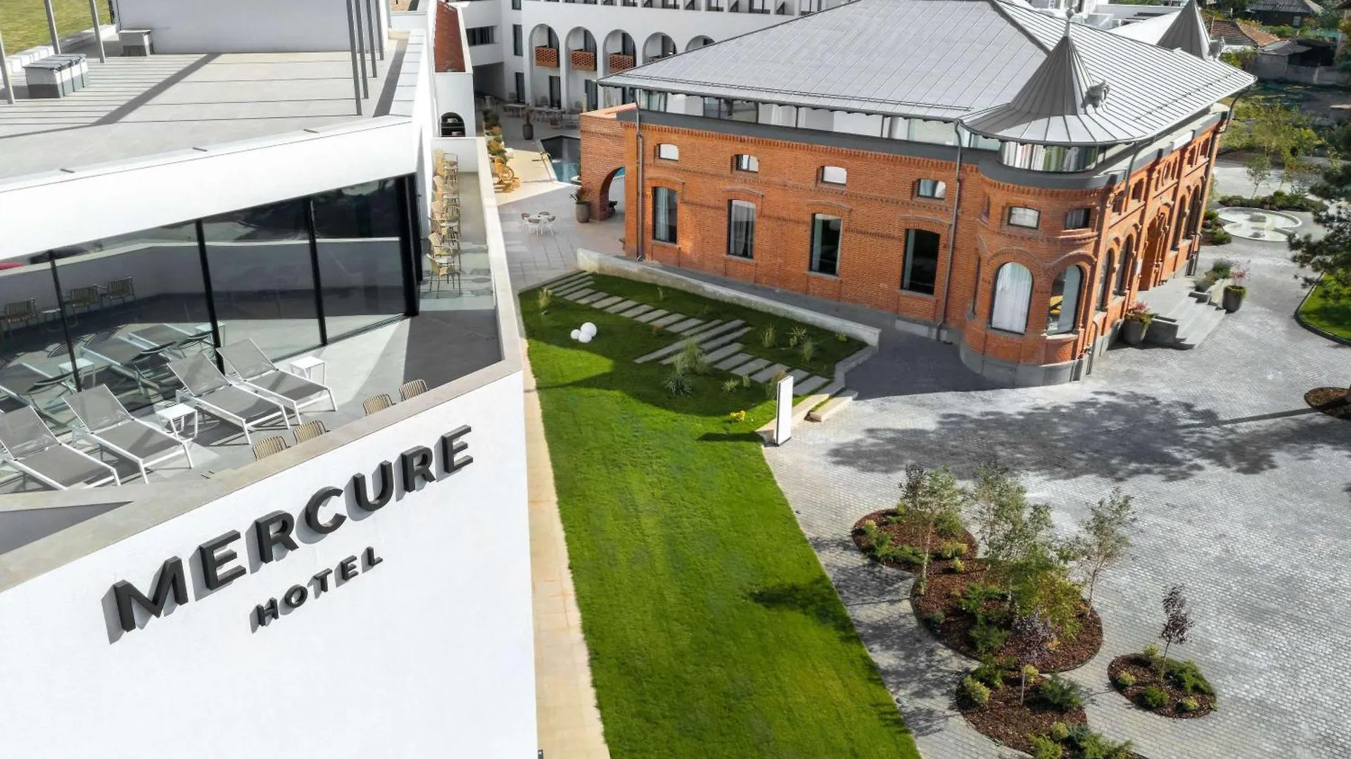 ホテル Mercure Conacul Cozieni Pasarea