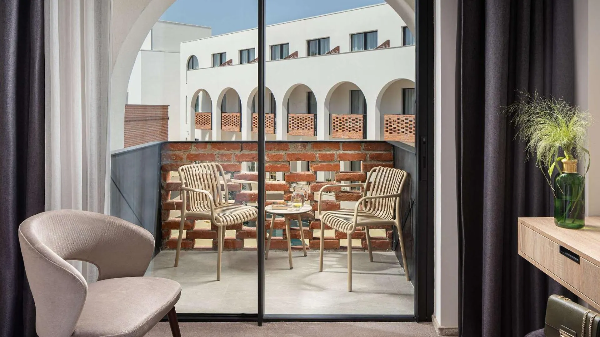 Mercure Conacul Cozieni Pasarea