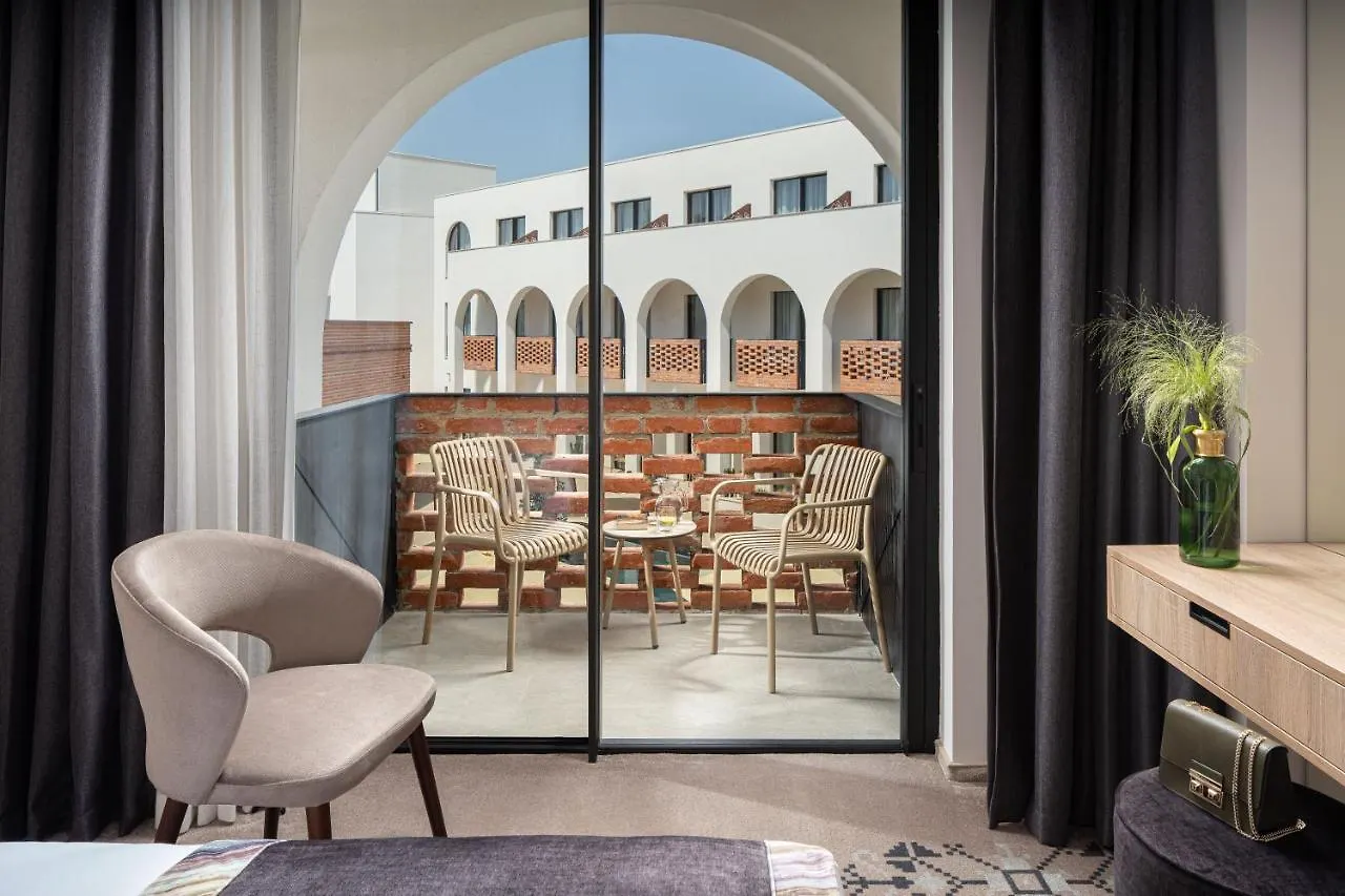Mercure Conacul Cozieni Pasarea